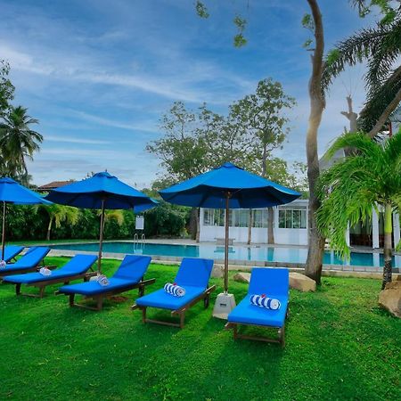 Diya Dahara Lake Resort Yala Buitenkant foto