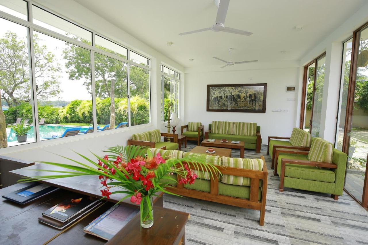 Diya Dahara Lake Resort Yala Buitenkant foto