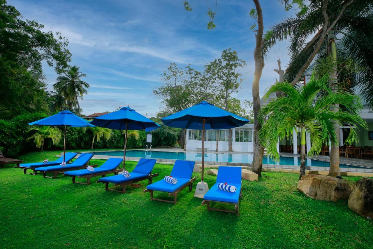 Diya Dahara Lake Resort Yala Buitenkant foto