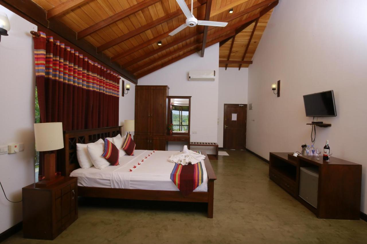 Diya Dahara Lake Resort Yala Buitenkant foto