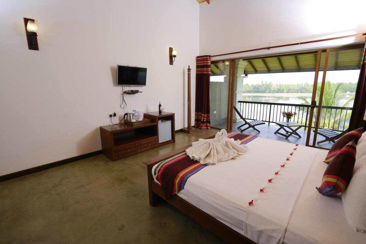 Diya Dahara Lake Resort Yala Buitenkant foto