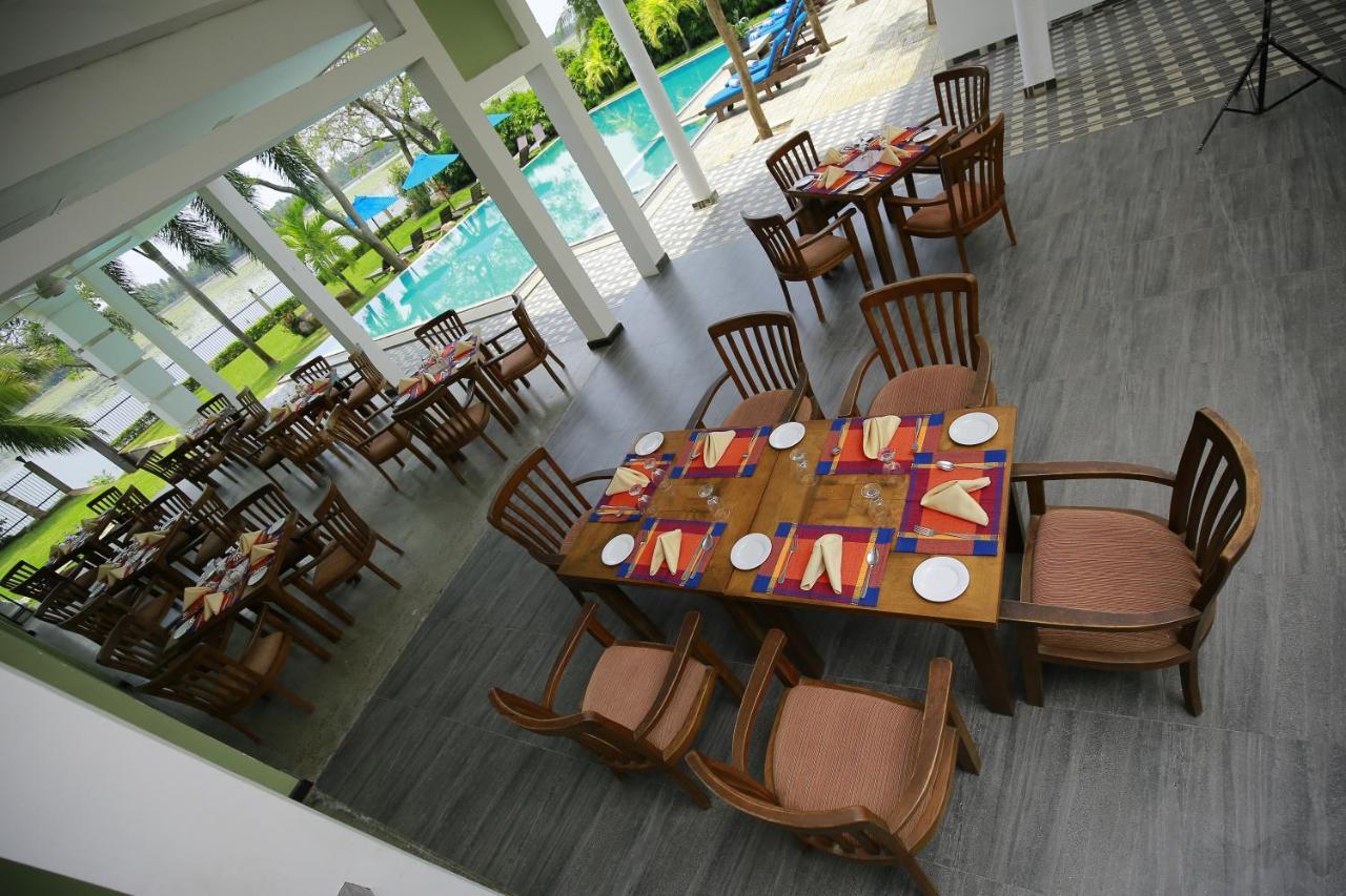 Diya Dahara Lake Resort Yala Buitenkant foto