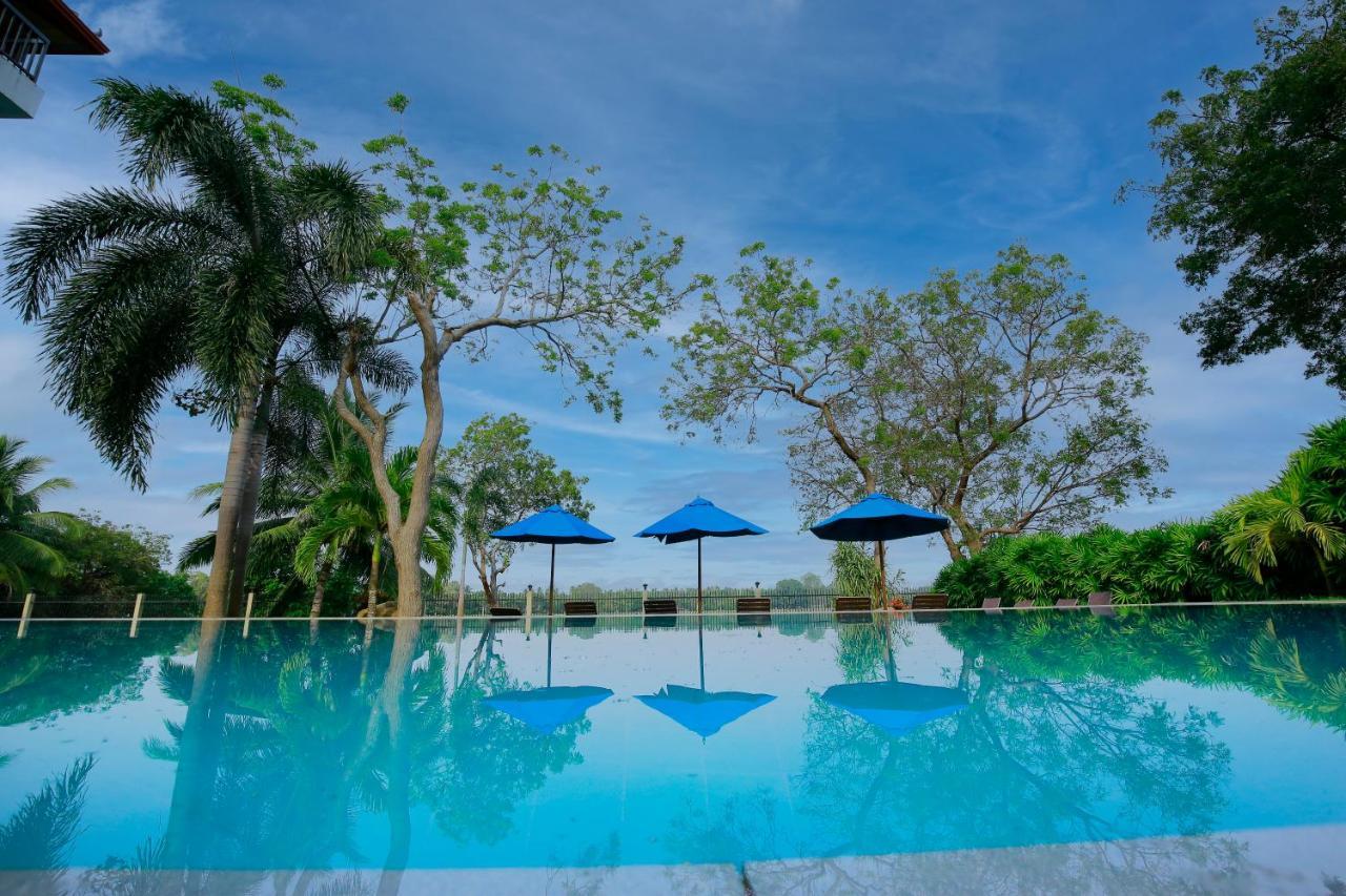 Diya Dahara Lake Resort Yala Buitenkant foto