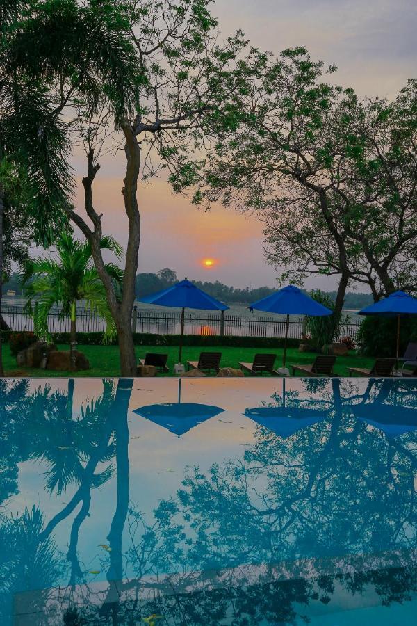 Diya Dahara Lake Resort Yala Buitenkant foto