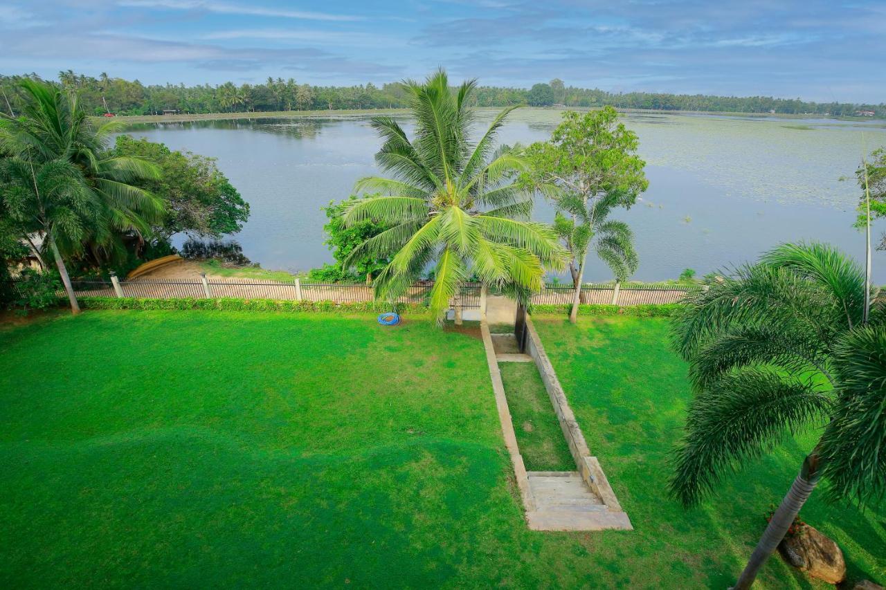 Diya Dahara Lake Resort Yala Buitenkant foto