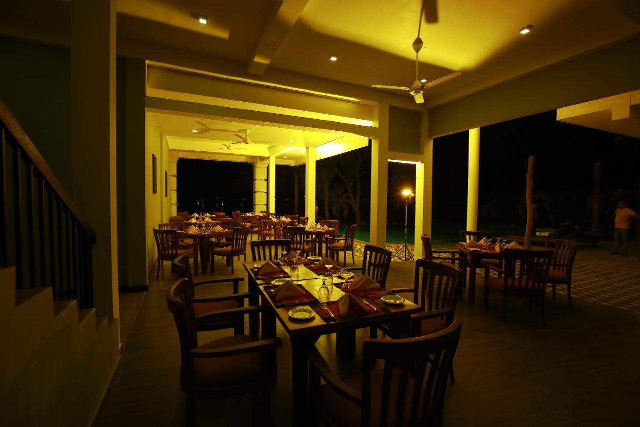 Diya Dahara Lake Resort Yala Buitenkant foto