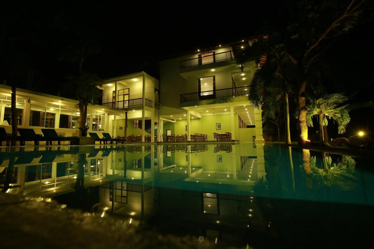 Diya Dahara Lake Resort Yala Buitenkant foto