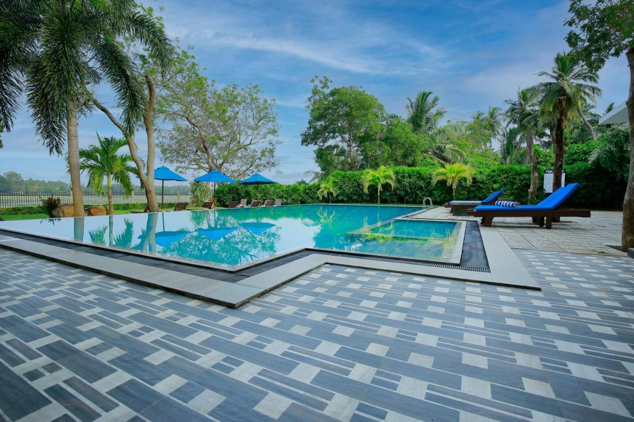Diya Dahara Lake Resort Yala Buitenkant foto