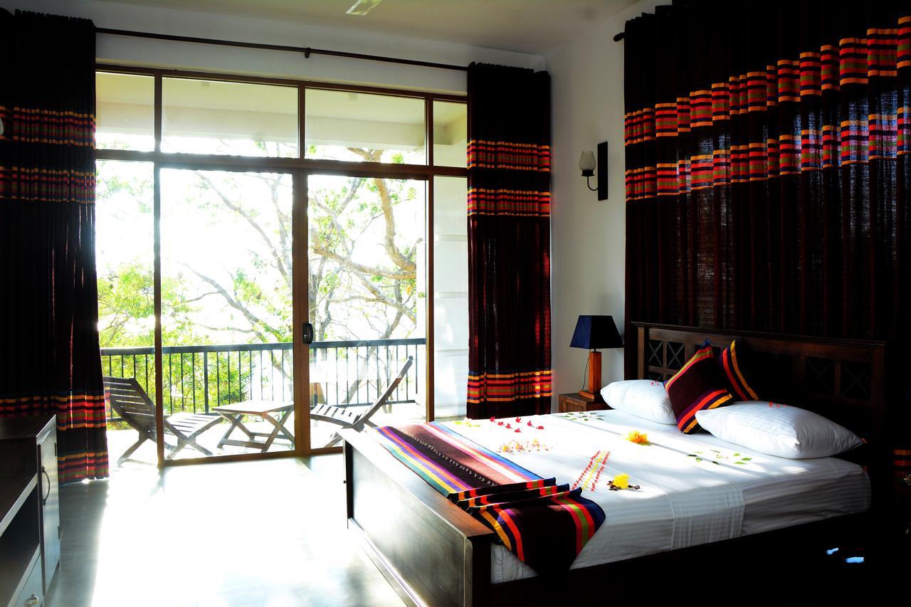 Diya Dahara Lake Resort Yala Buitenkant foto