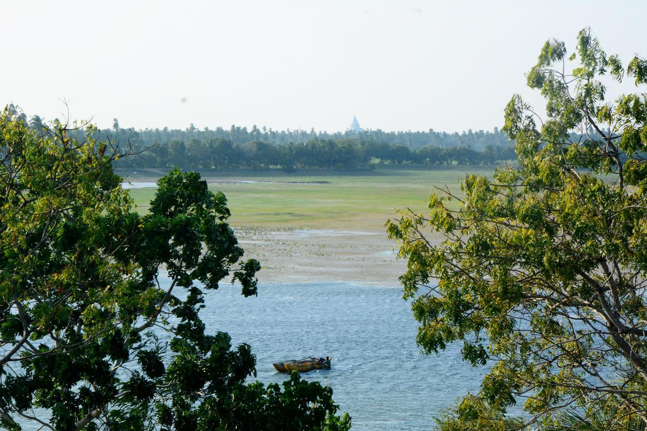 Diya Dahara Lake Resort Yala Buitenkant foto