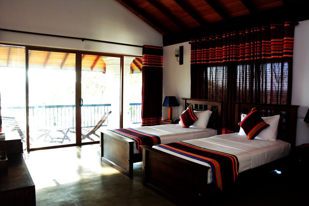 Diya Dahara Lake Resort Yala Buitenkant foto