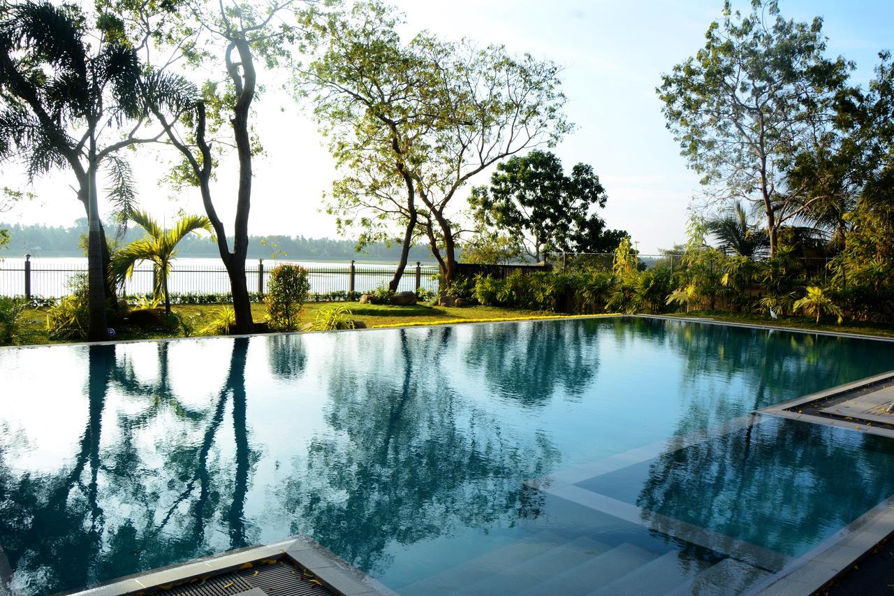 Diya Dahara Lake Resort Yala Buitenkant foto