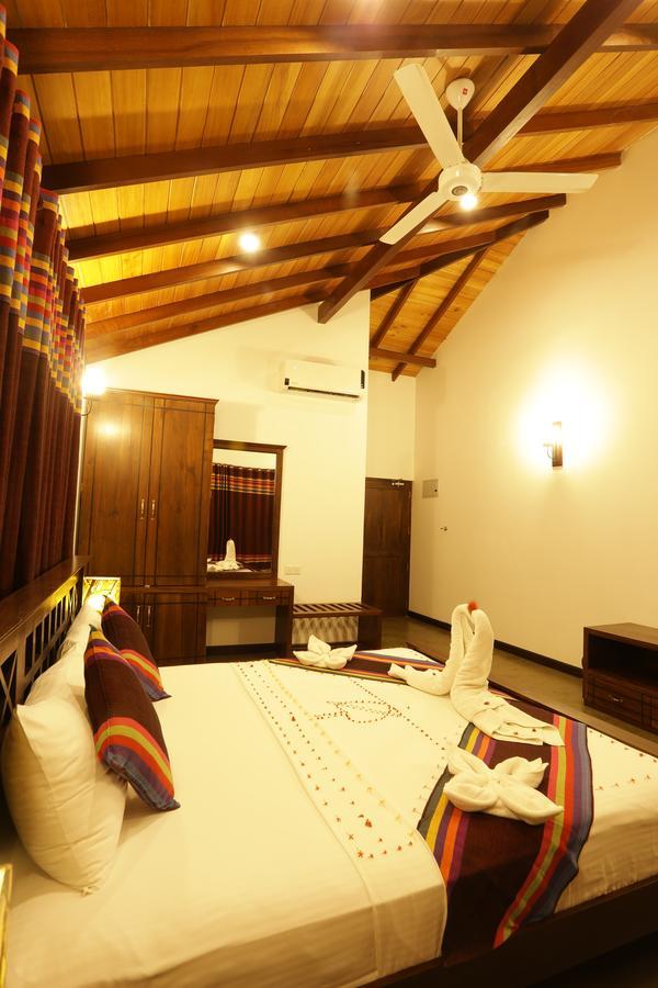 Diya Dahara Lake Resort Yala Buitenkant foto