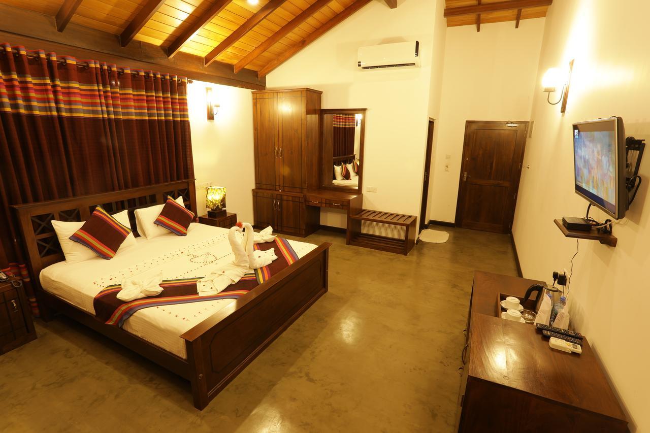 Diya Dahara Lake Resort Yala Buitenkant foto