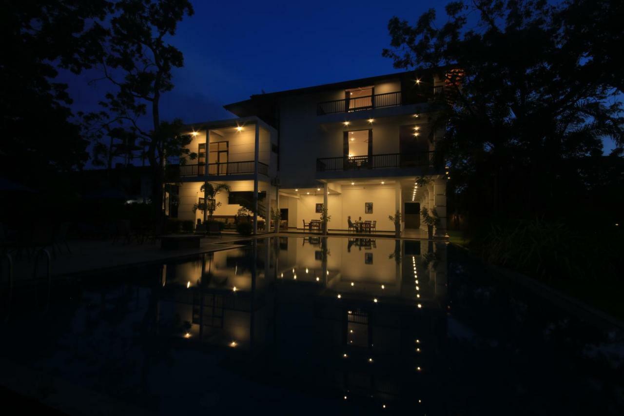 Diya Dahara Lake Resort Yala Buitenkant foto