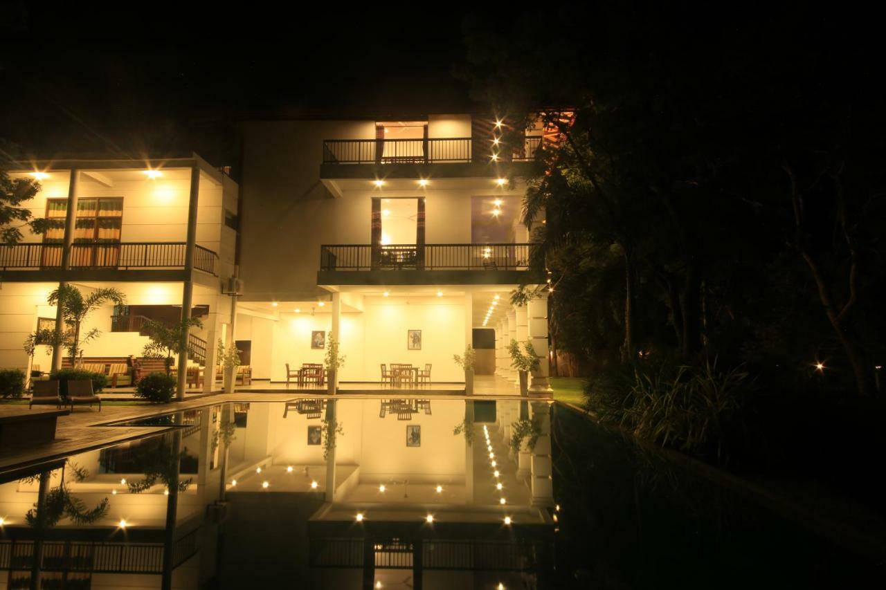 Diya Dahara Lake Resort Yala Buitenkant foto
