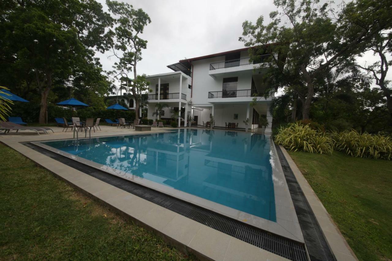 Diya Dahara Lake Resort Yala Buitenkant foto