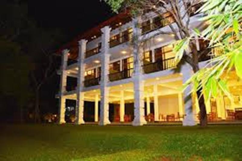 Diya Dahara Lake Resort Yala Buitenkant foto